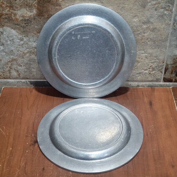 Two Vintage Wilton Armetale Plates Fluted Edges - Picture 3 of 12